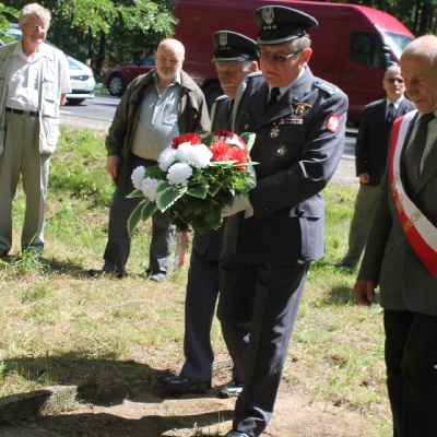 Moment składania kwiatów